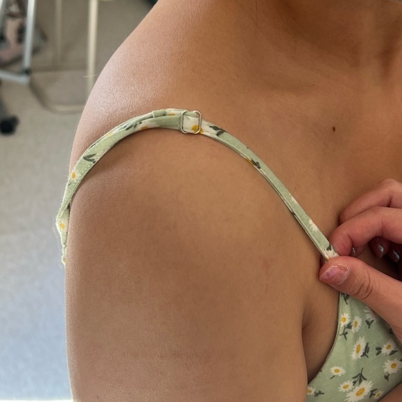 Forever 21 Sage Green Floral Romper - Picture 6 of 13